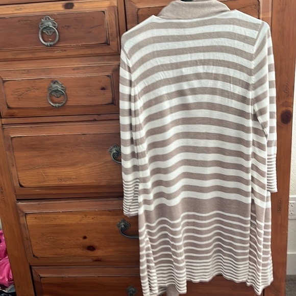 NWT Women’s cream and brown striped cardigan, size large. - Picture 5 of 7